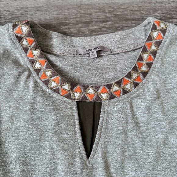 Miss Me Y2K hi low embroidered collar top medium - Picture 5 of 9